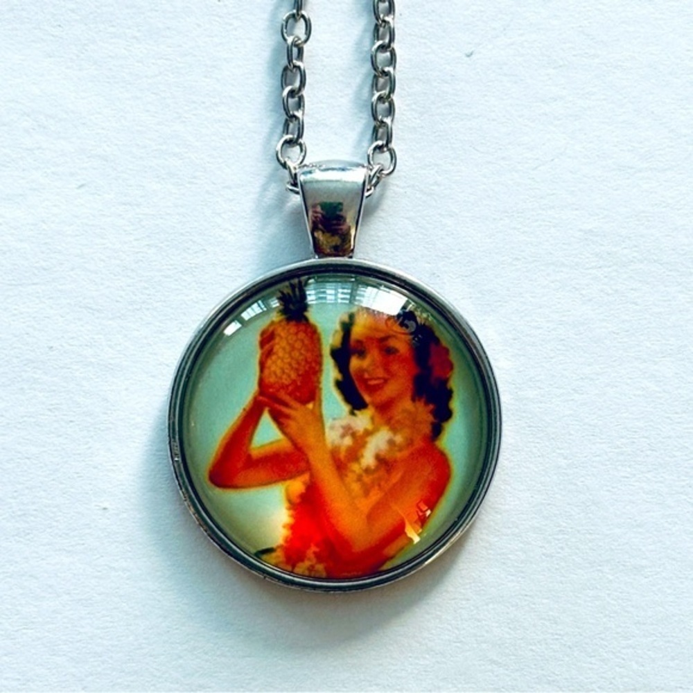 Retro Style Hawaiian Lady Necklace, NWT